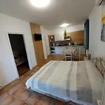 Istvan Apartment *