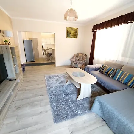 István Apartman *