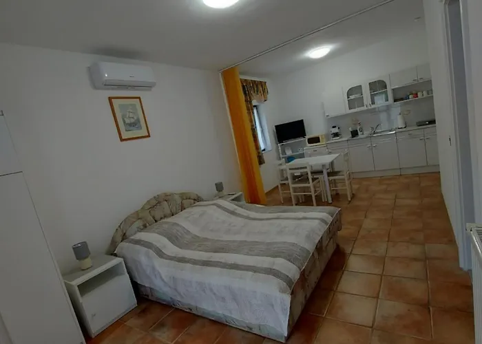 István Apartman