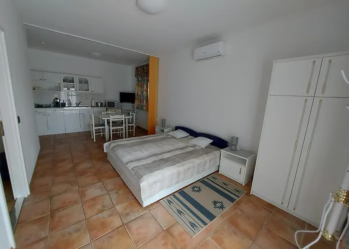 Apartman István *