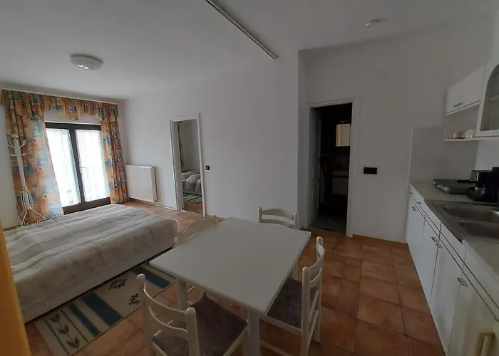Apartman István *