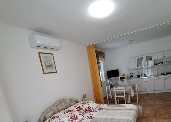 Apartman István *